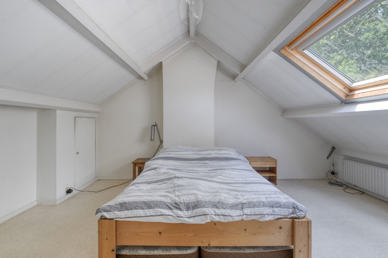 Mooi groenomzoomd vrijstaand huis met 4 slaapkamers en zeer grote badkamer