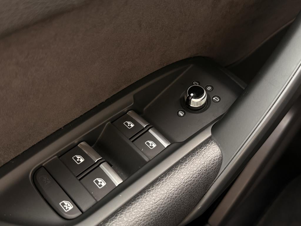 Audi Q5 2.0 tfsi quattro sport s line | pano | apple carplay | matrix | key