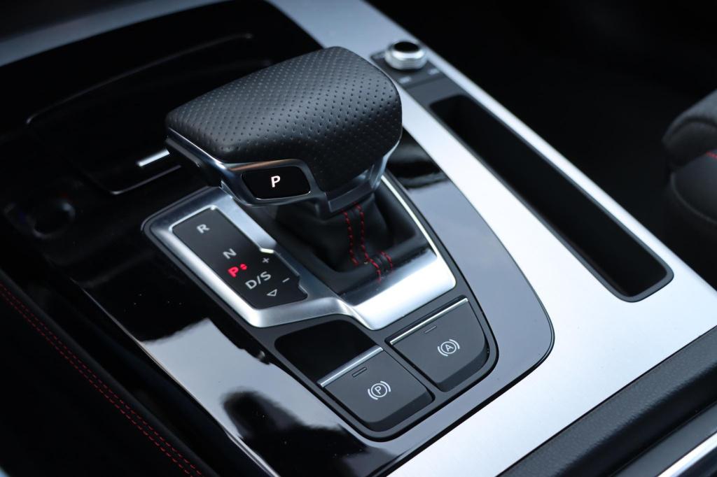 Audi Q5 50 tfsi e s edition competition 300pk s-tronic