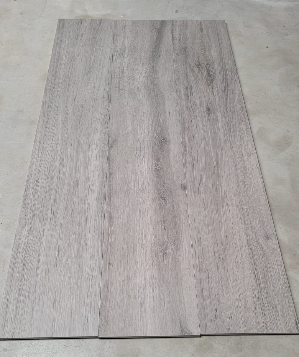 3030-185 ca 10 m² houtlook tegels, 30x180 cm, van € 83,50 per m² voor