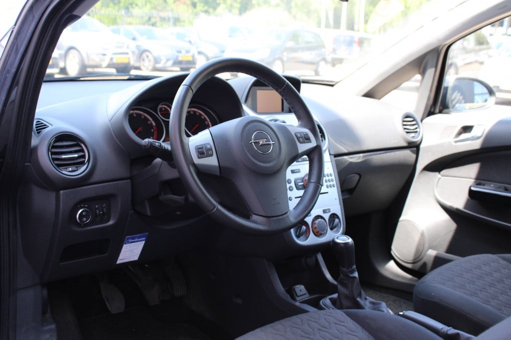Opel Corsa 1.2-16v cosmo