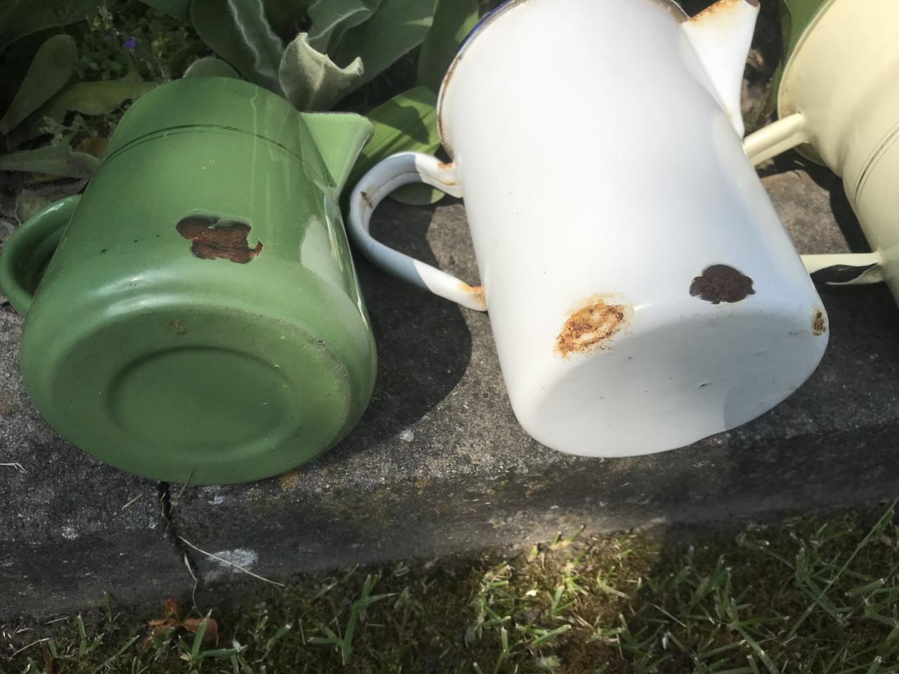 Emaille melk- / maatkannetjes (3 stuks)