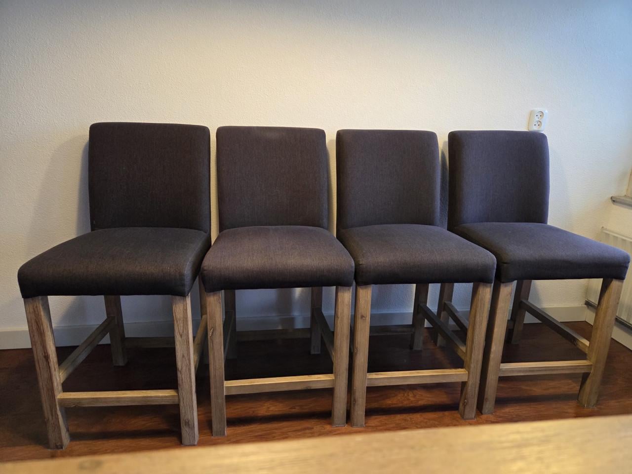 Set van 4 barkrukken met stoffen bekleding