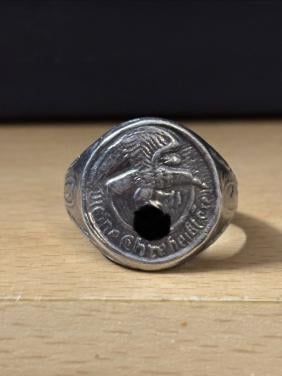 Zilveren ring oorlog