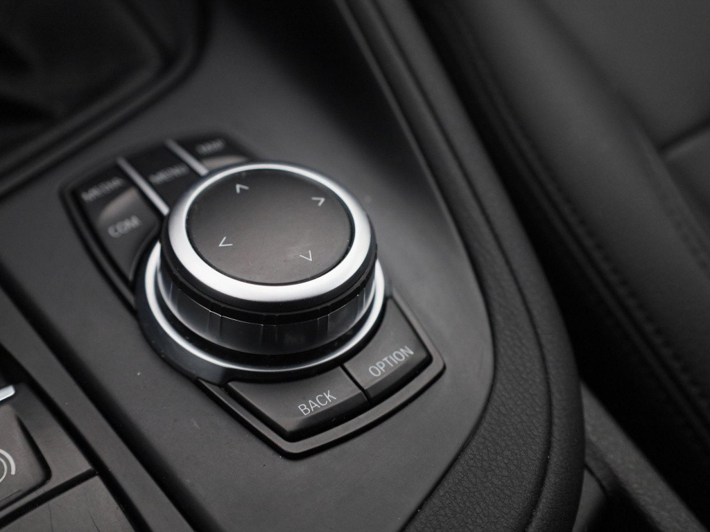 BMW X1 sdrive18i | automaat | navigatie | camera | climate control | blueto