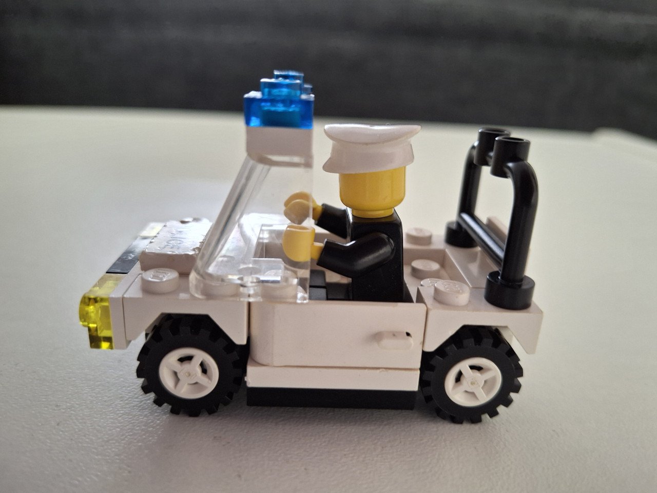 2 vintage Lego  Police sets