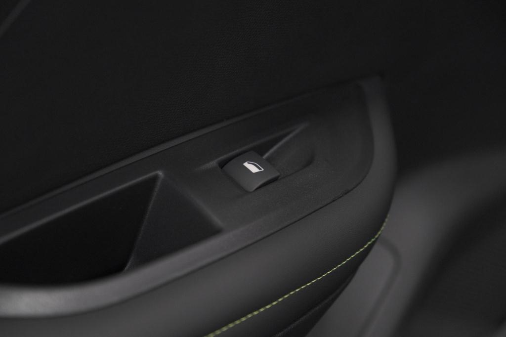 Peugeot E-2008 ev gt 54 kwh | 11 kw lader | warmtepomp | camera | alcantara