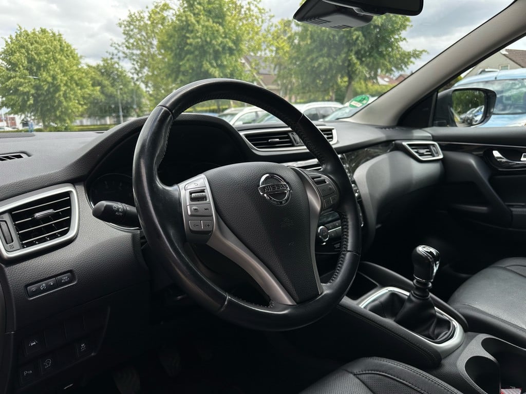 Nissan Qashqai 1.6 turbo tekna // 1500kg trekvermorgen //