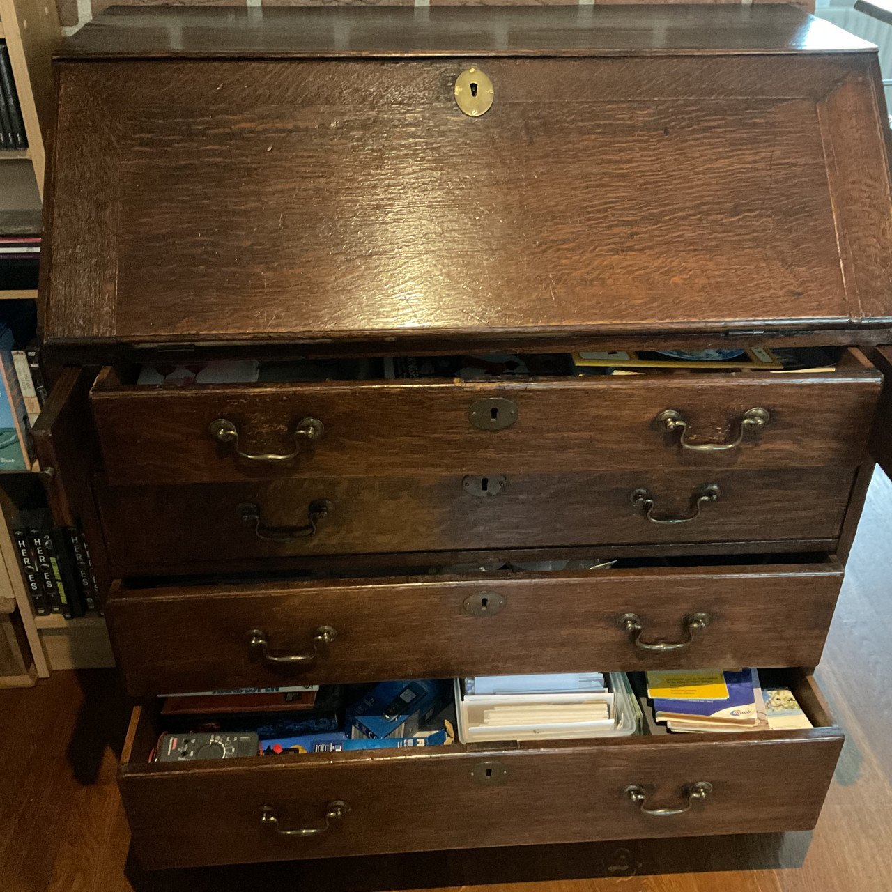 Antiek klepkastbureau