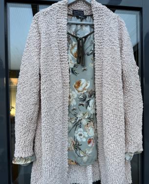 Leuke set XL/XXL NIEUWE Ivy Beau blouse en bijbehorend vest.