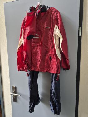 Regenpak en jas maat 152