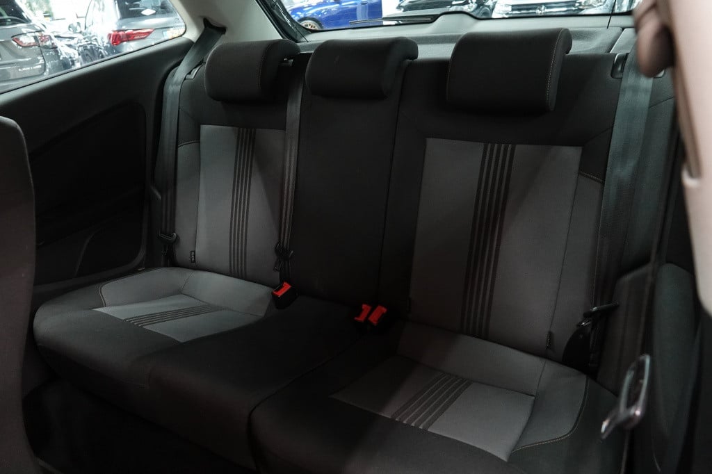 Volkswagen Polo 1.0 trendline | pdc | airco | navi | 17" |