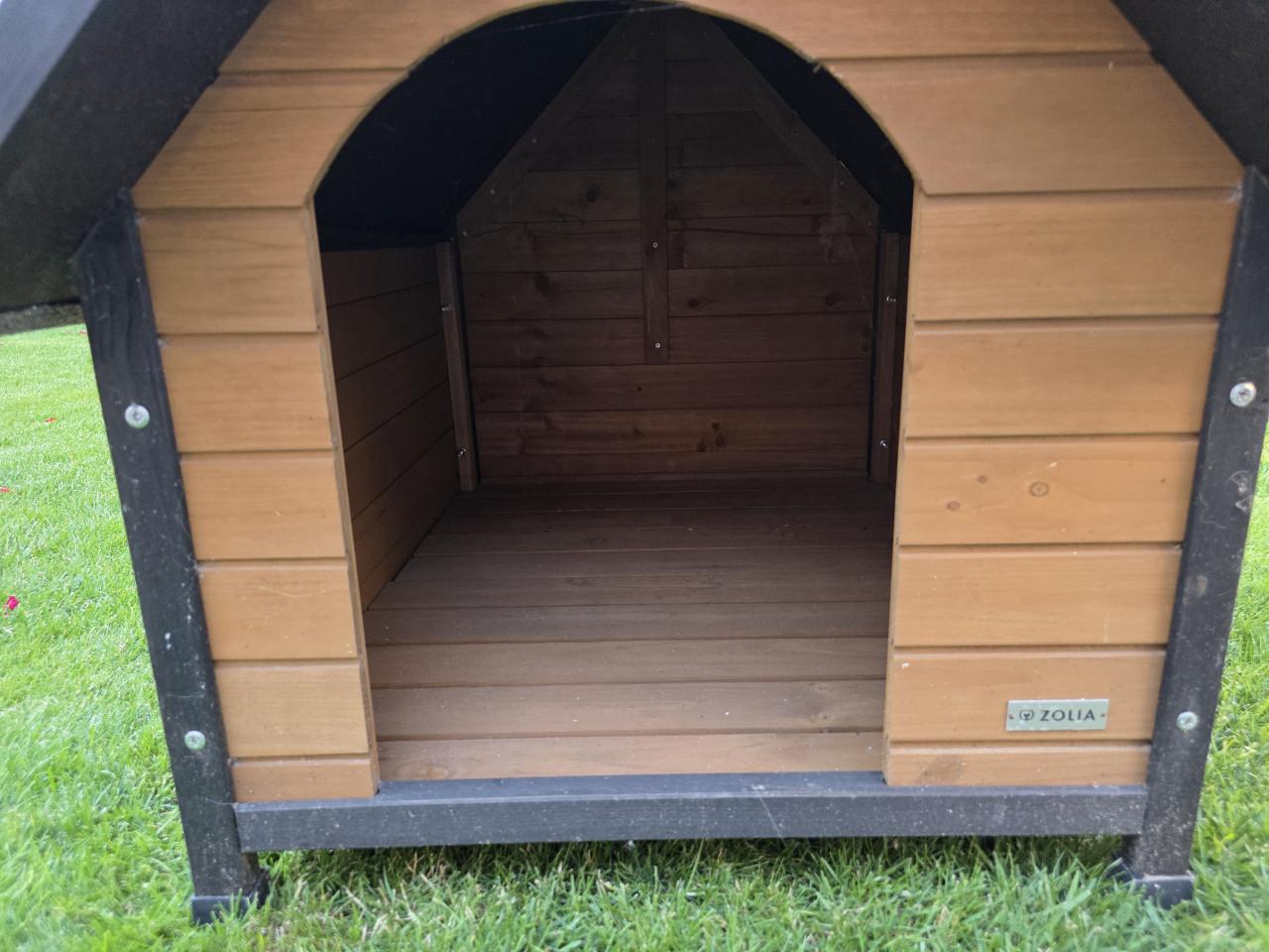 Houten hondenhok 1,5 jaar oud. Ongebruikt. Merk Zolia