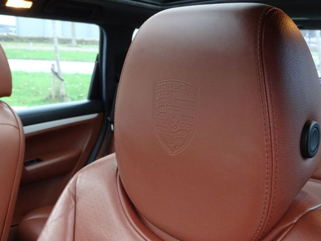 Porsche Cayenne 4.8 turbo 500pk | pano