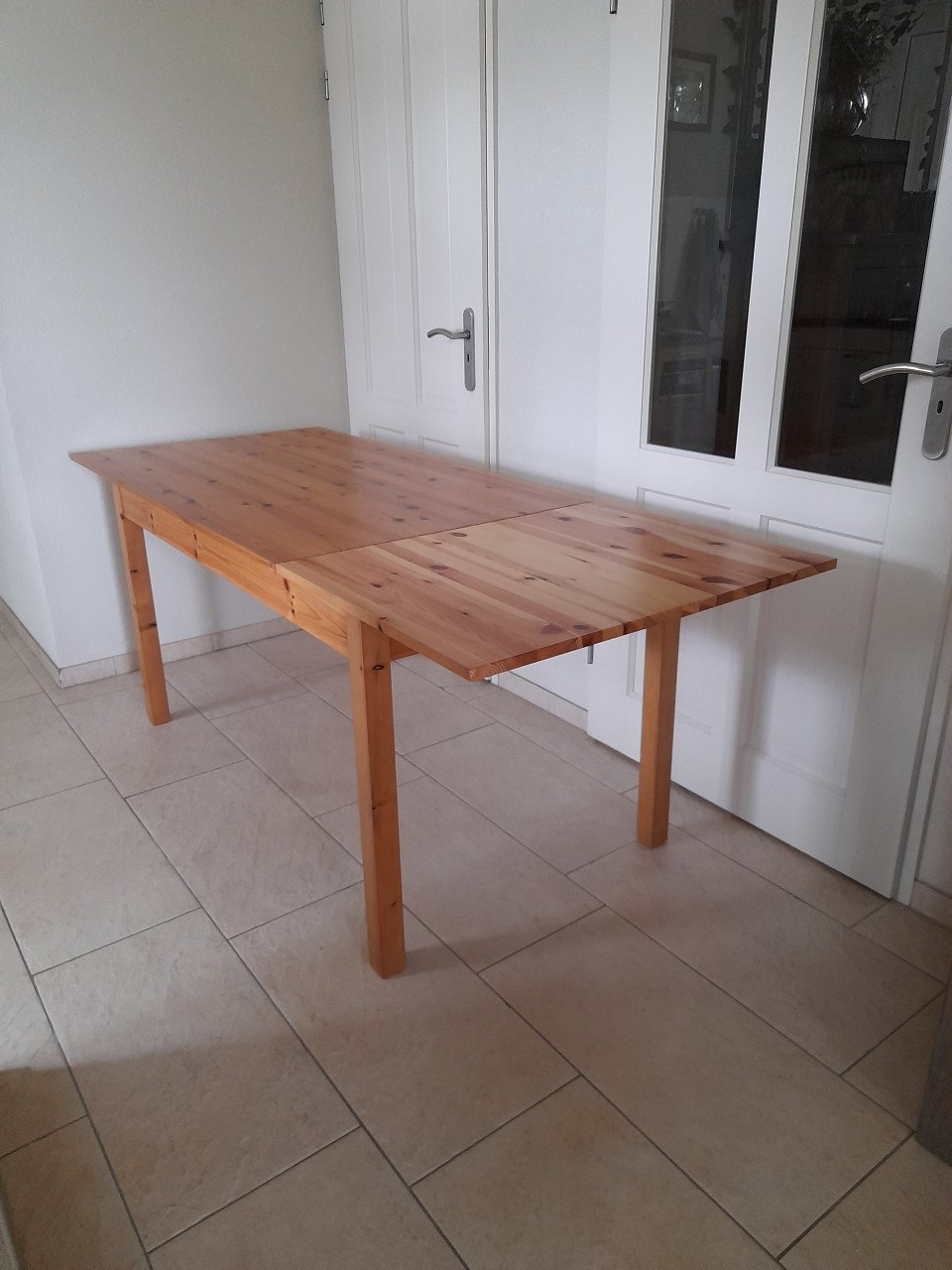 Grenen tafel 140 x 80 x 75H (met verlengstuk van 60cm) In goede staat !