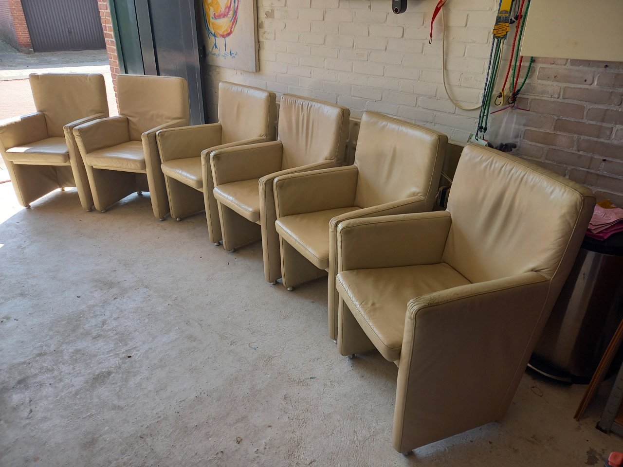 Te Koop 2,4,of 6 stoelen (Goosens)  Italiaans leer