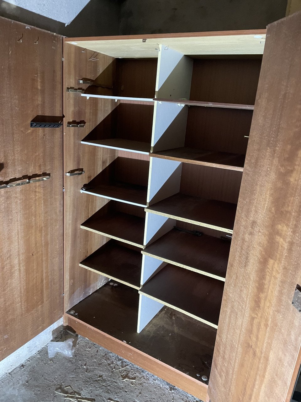 Gratis SCHUUR KAST  OF OPBERGKAST IN BERGING
