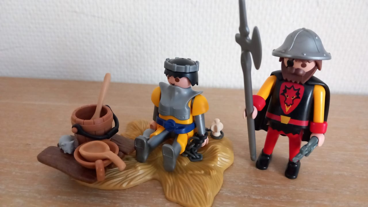 Playmobil gevangen prins met bewaker setnr 3328