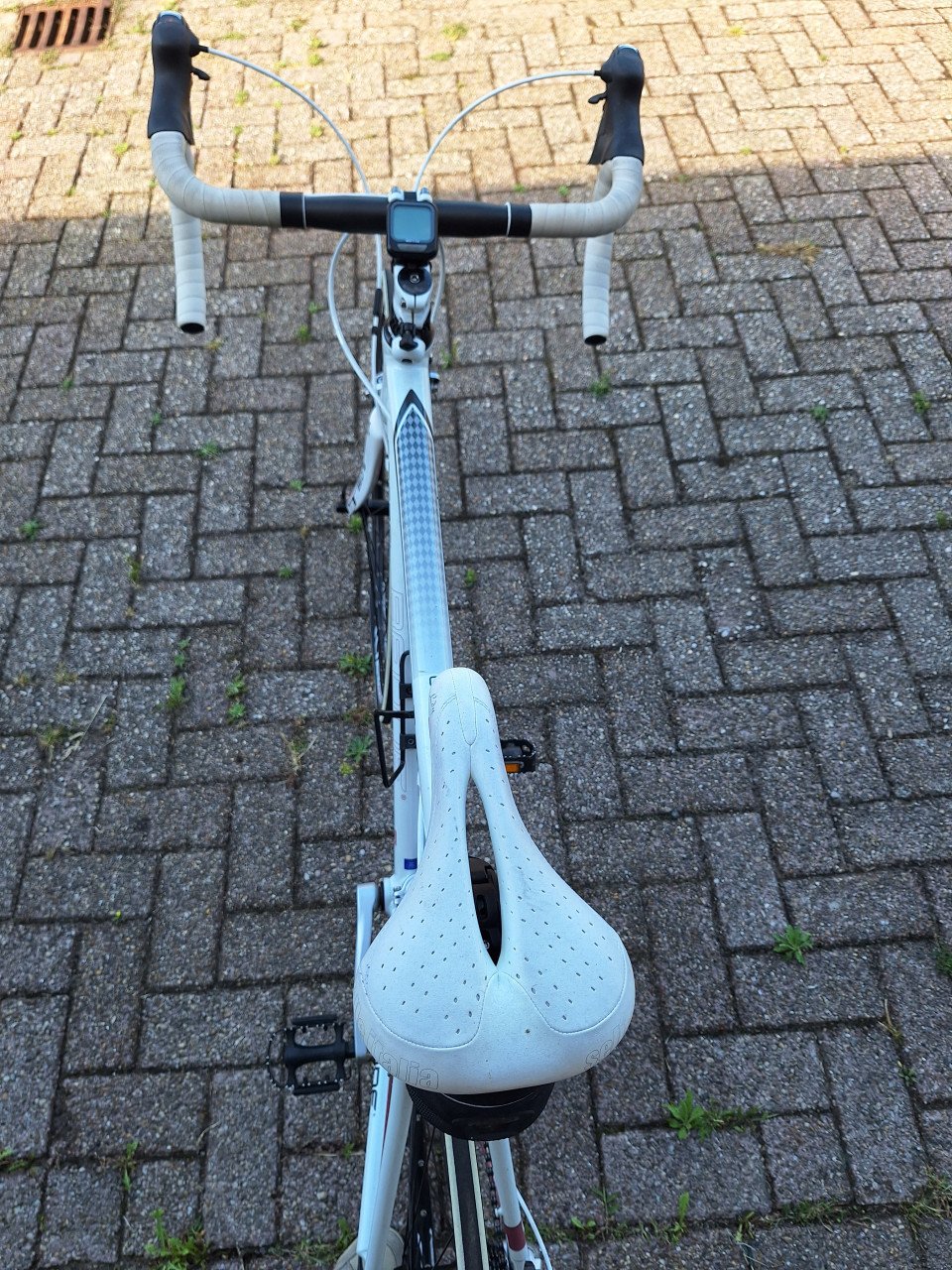 Dames/meisjes racefiets Merk: Beone Jade Pro