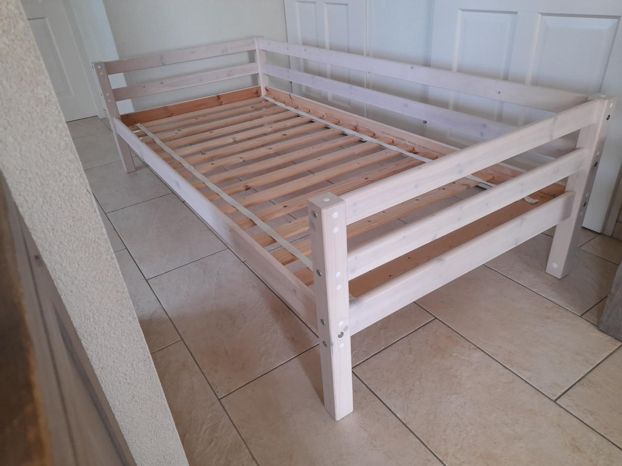 1 Persoons bed (in goede staat ) 90 x 200