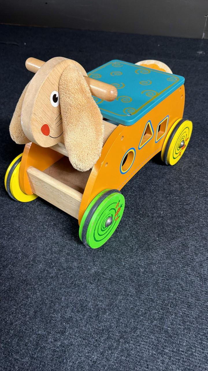 Houten loopwagen