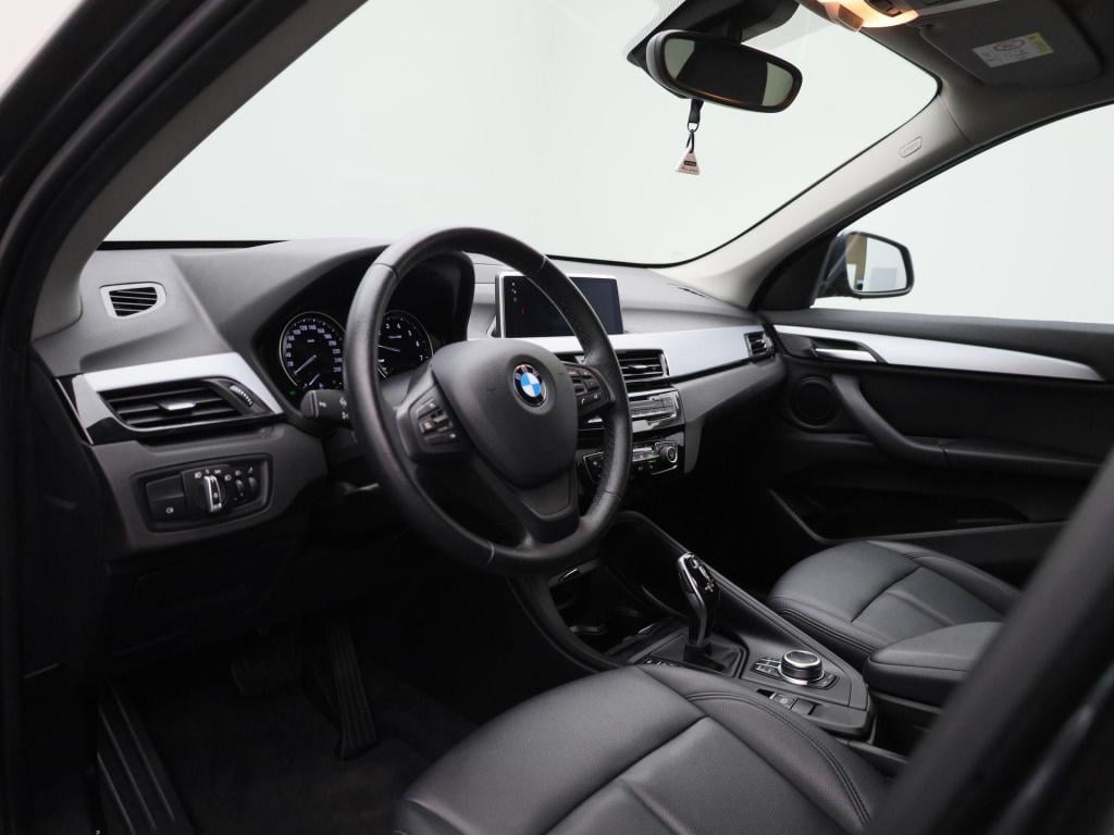 BMW X1 sdrive18i business edition plus | automaat | lmv | trekhaak | parkee