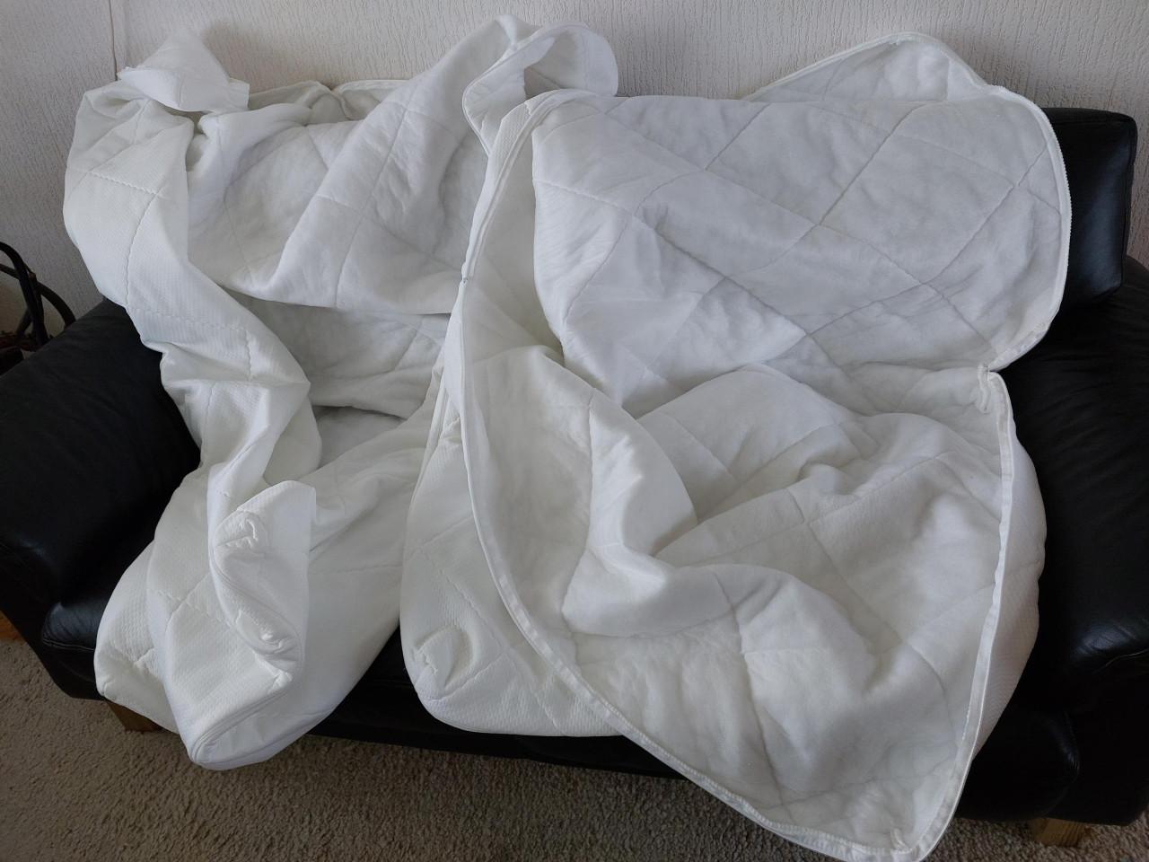 2 x matrashoes 190cm x 80cm  x 15 cm tegen elk aannemelijk bod.