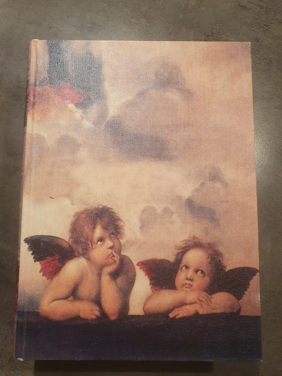 Mooie engeltjes van raphael sieradenkistje, lijkt op een boek....