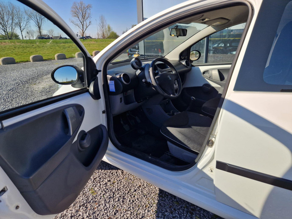 Peugeot 107 1.0-12v xs | airco | achterspoiler | velgen ''15 | toerenteller