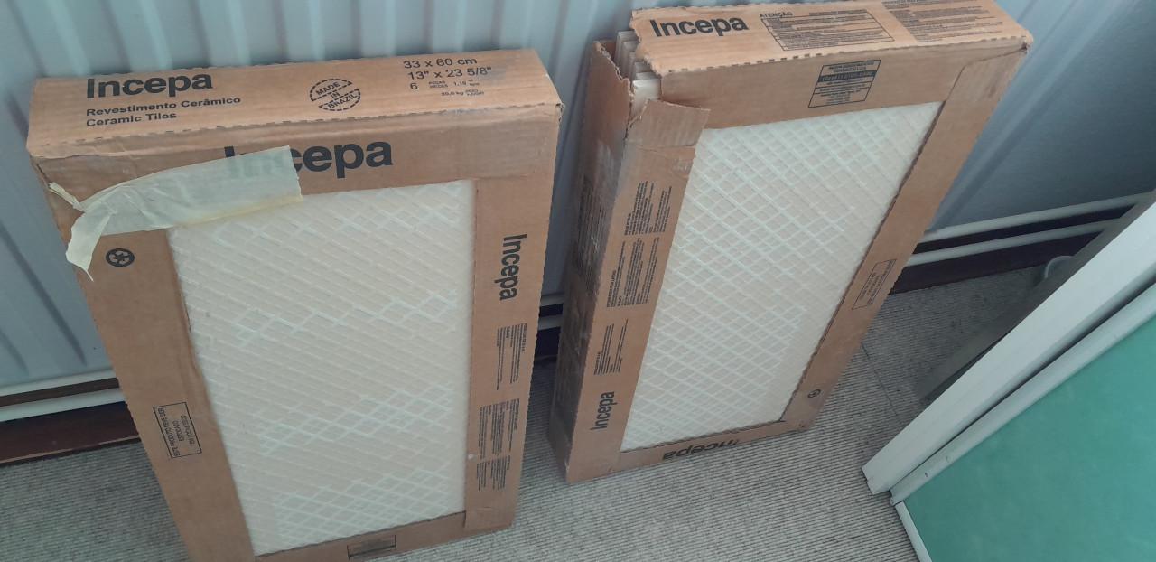 Gratis af te halen in Vlissingen; witte tegels 33x60cm