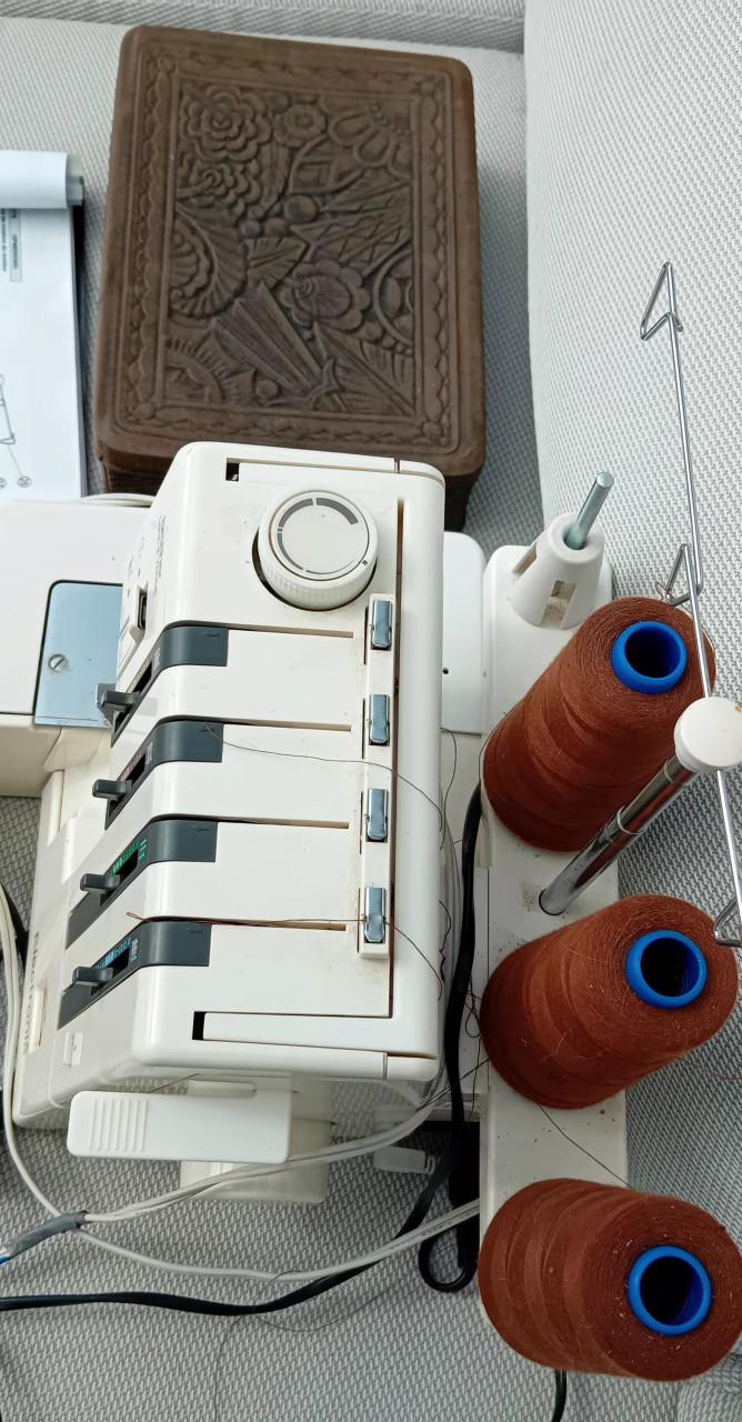 Naaimachine Brother lock 11 met knopendoos
