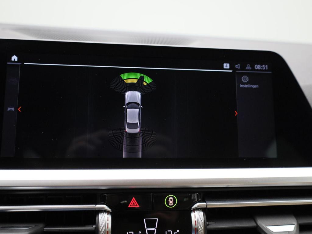 BMW 3-serie 318i business edition | virtual cockpit | navigatie | leder | c