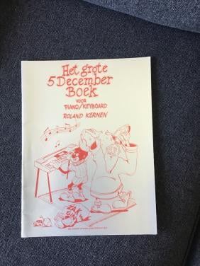 Het grote 5 december boek voor piano