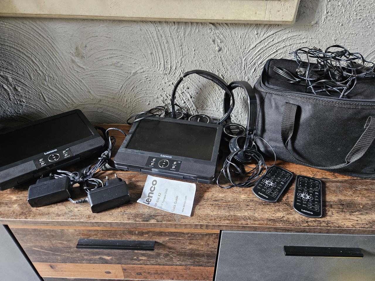 Mooie Lenco DVP-938 X2 draagbare DVD-spelers met accessoires