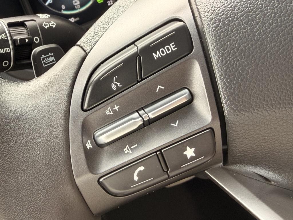 Hyundai Kona ev premium 64 kwh 3 fase | luxe uitvoering | navigatie | hud |