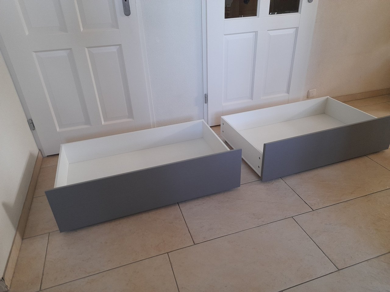4 x Bed laden op wielen   (in goede nette staat)  €15 per stuk