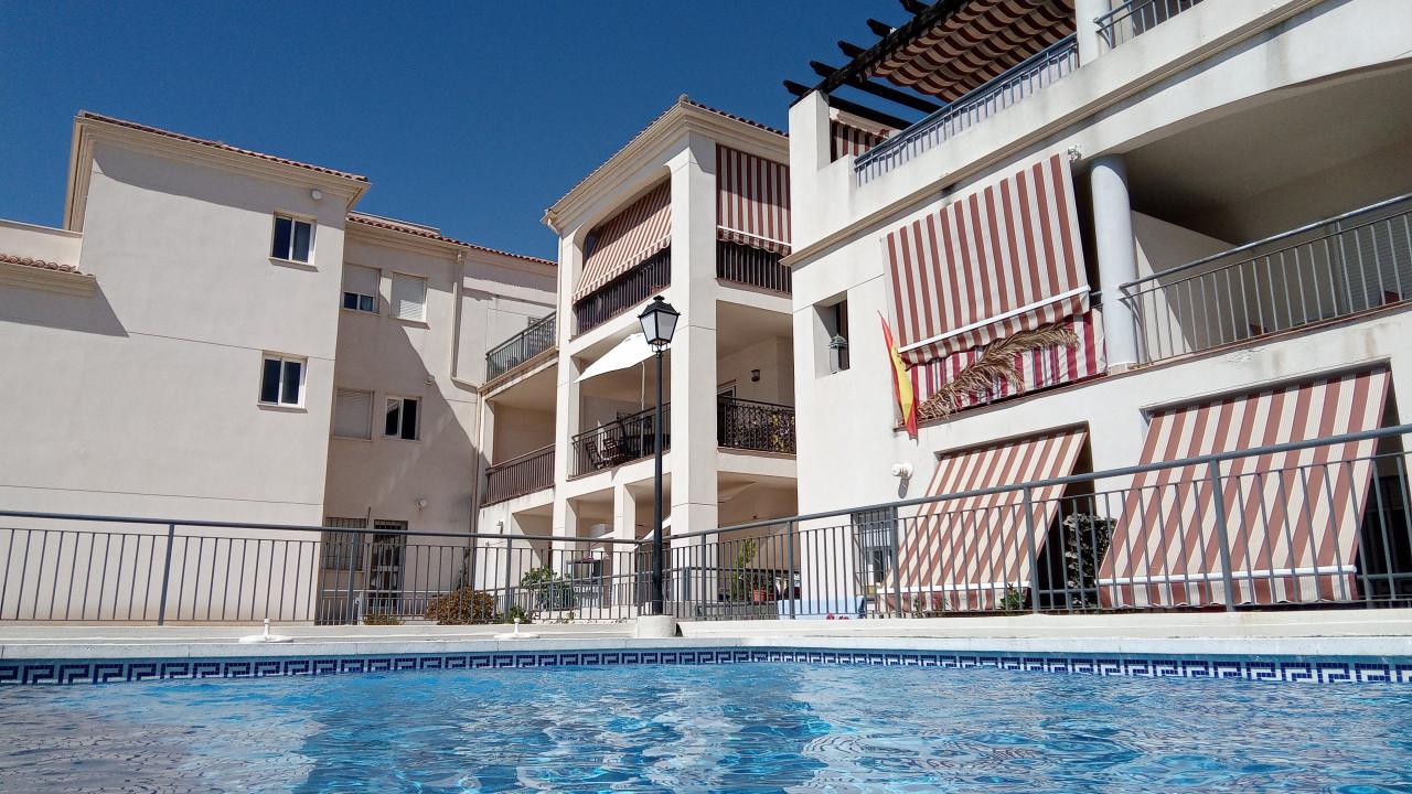 Geniet van een fabuleus uitzicht vanaf uw balkon in de zon.