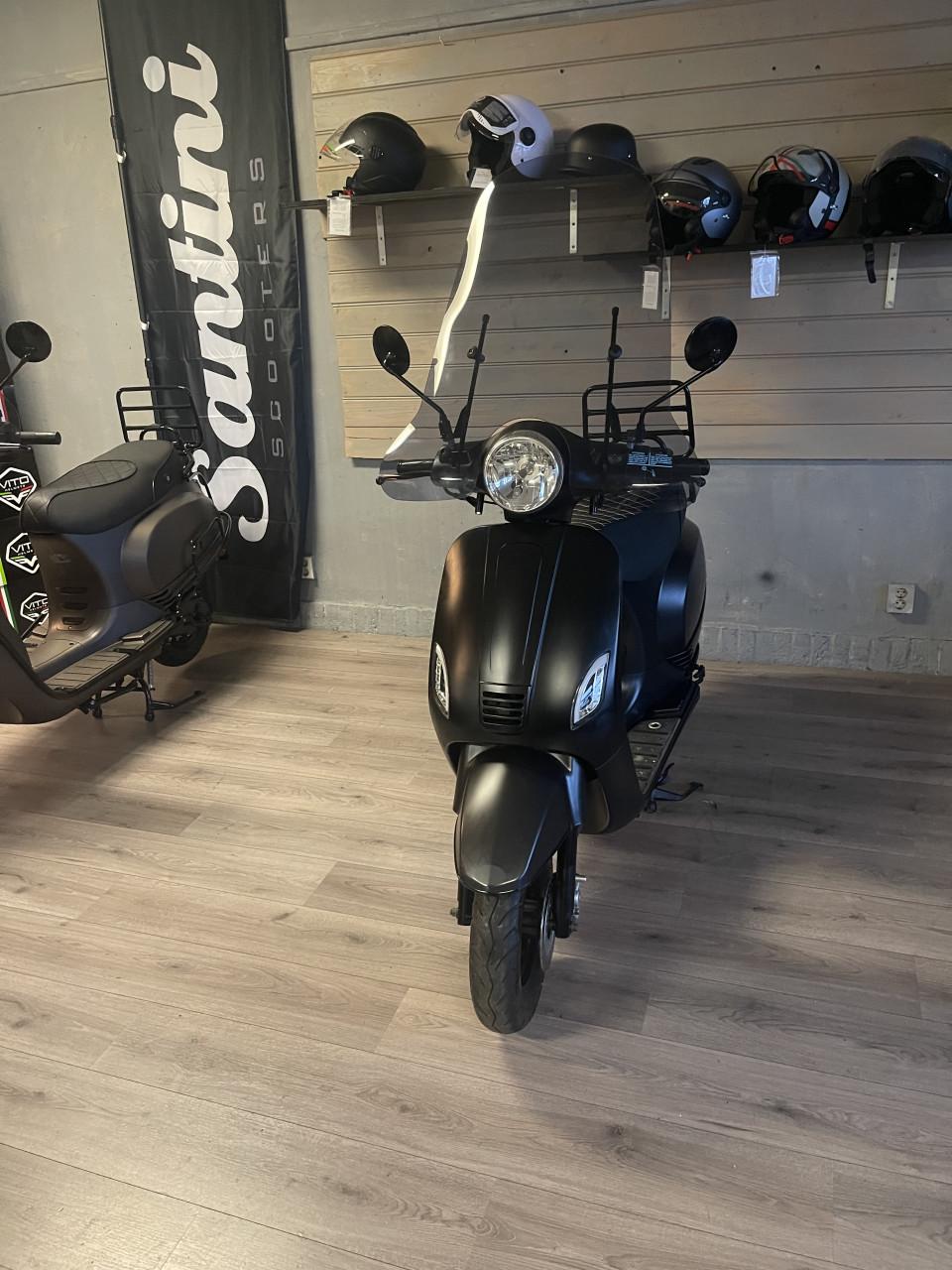 Scooterpromo Goes AGM VX50.  45 km
