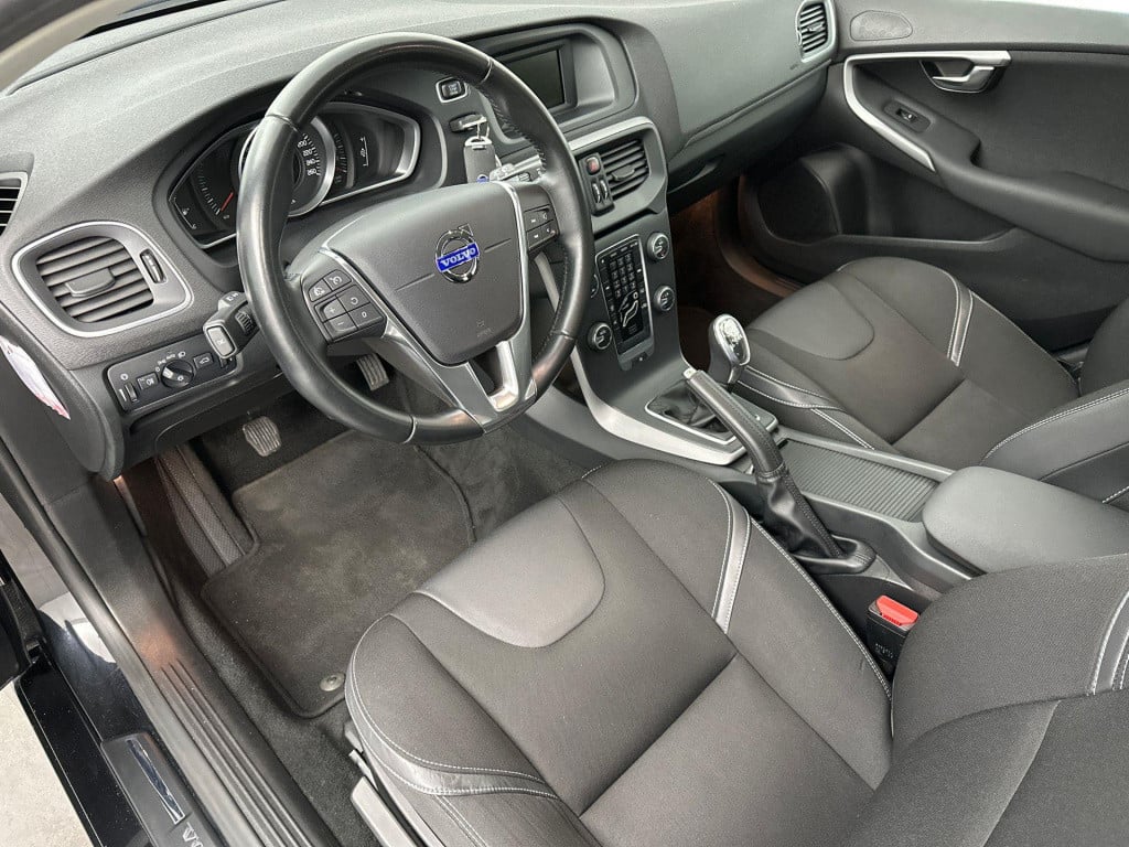 Volvo V40 1.6 t3 momentum clima cruise 107262km