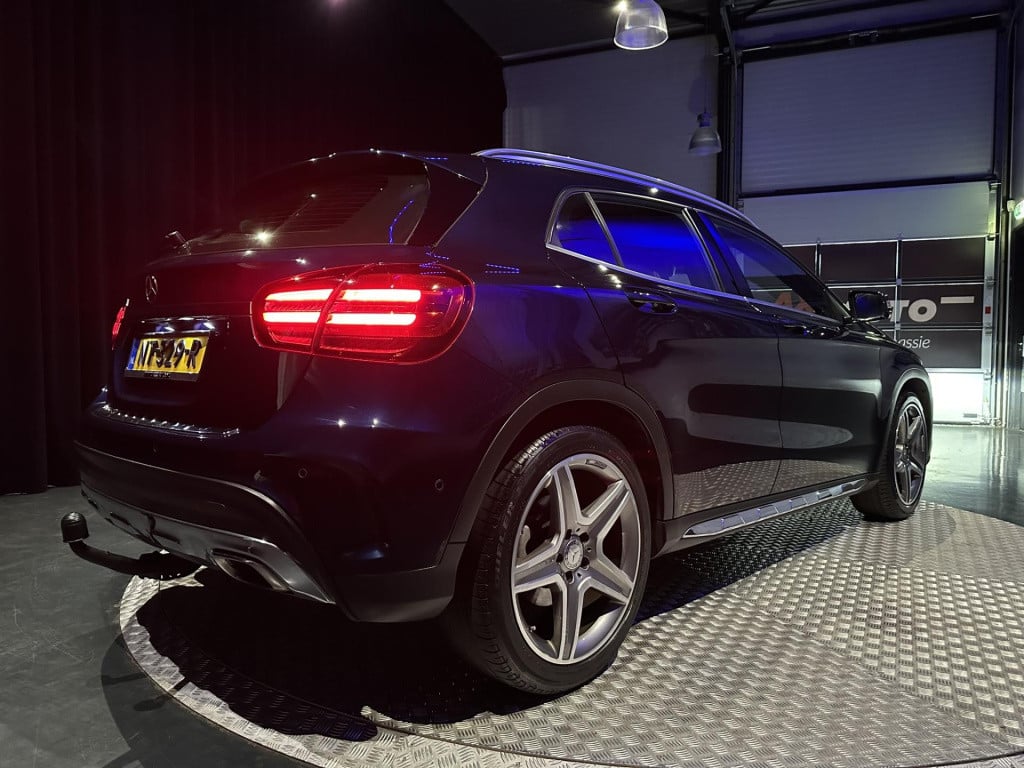 Mercedes-Benz Gla-klasse 180 business solution amg *camera*trekhaak*