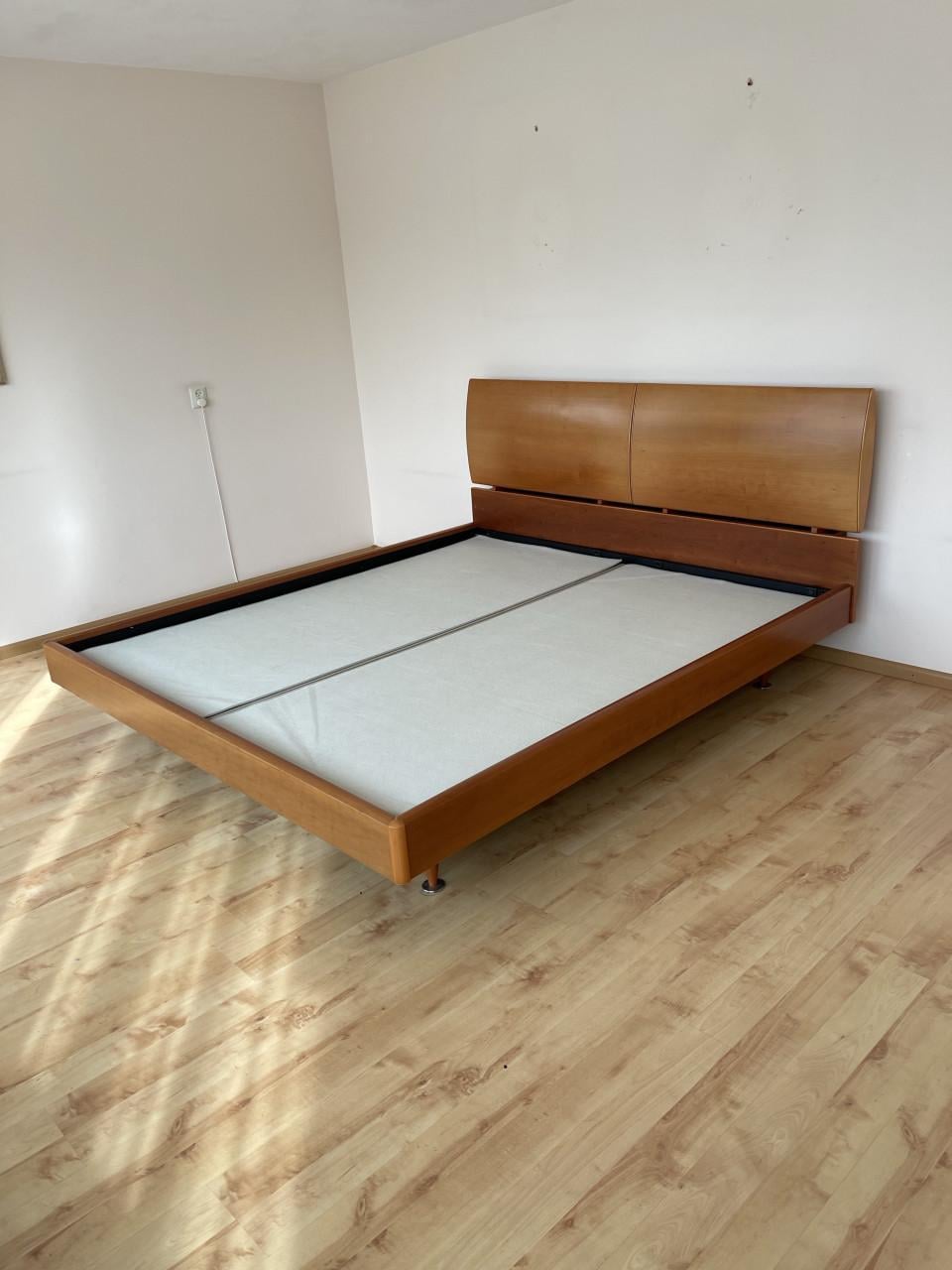 Kersen houten ledikant met auping spiralen 2 bij 2 meter