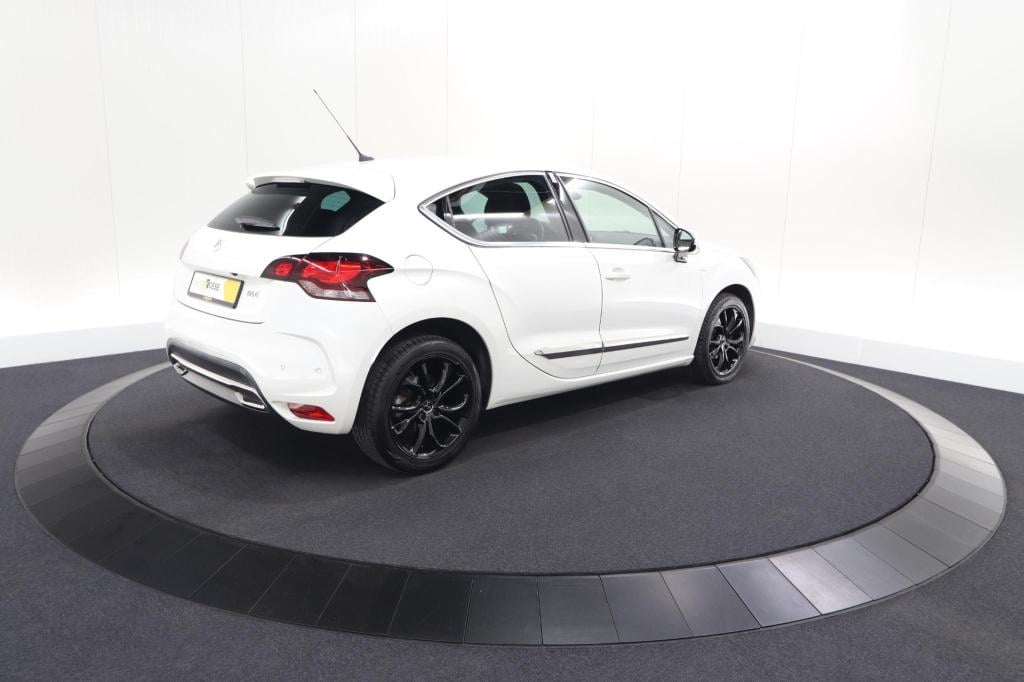 Ds Ds 4 puretech 130 performance line | camera | dodehoekdetectie | stoelma