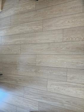 Laminaatvloerdelen+plinten.