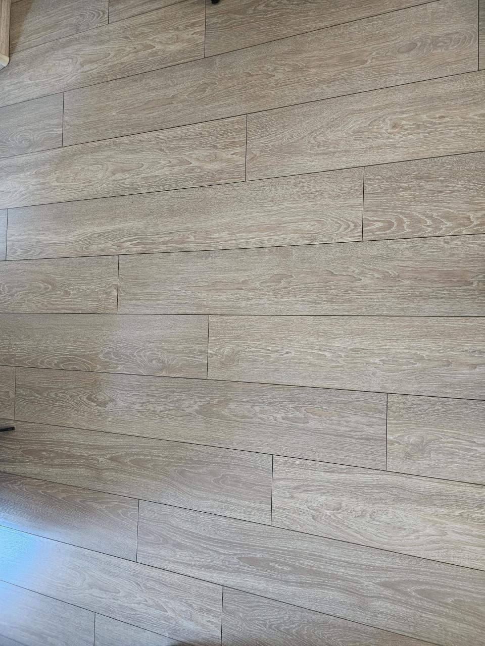 Laminaatvloerdelen+plinten.