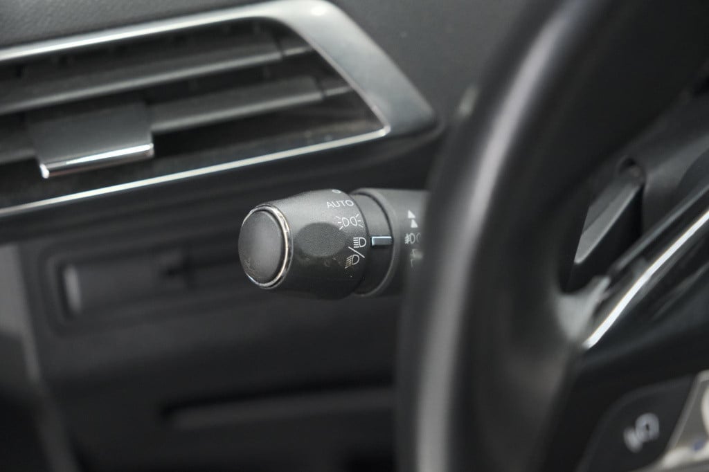Peugeot 3008 puretech 130 eat6 allure | camera | navigatie | apple carplay 