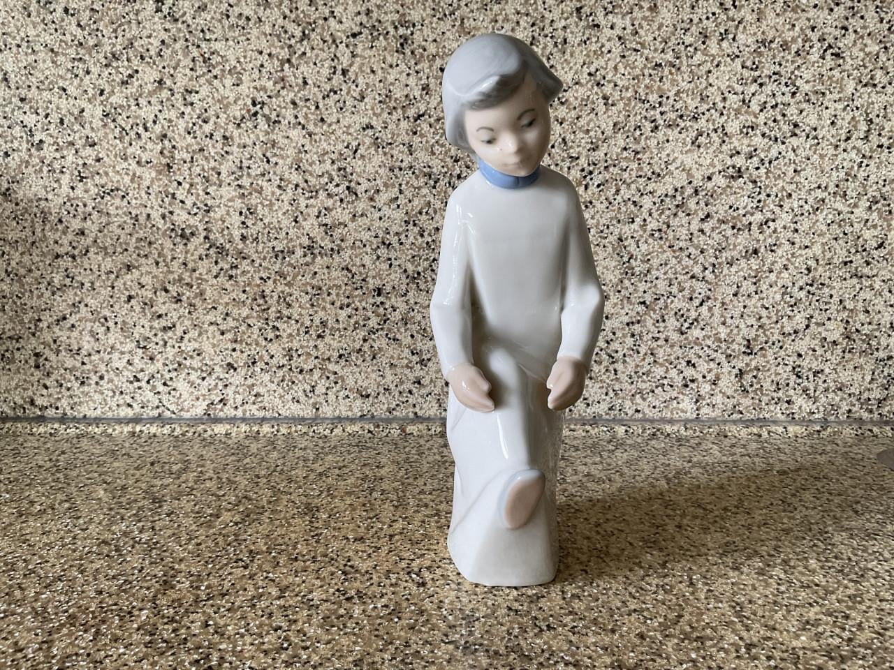 Porceleinen beeldje.  Hoog: 22 cm.   REX. Valencia.  Hand made in Spain.