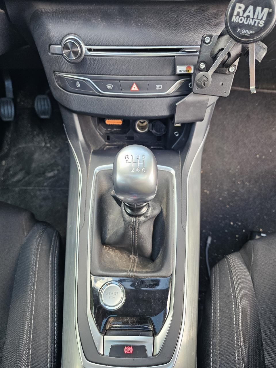 Peugeot 308SW 1.2 E-thp 130pk 2017 Grijs + pano/camera/CD