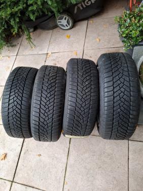 Autobanden met velg