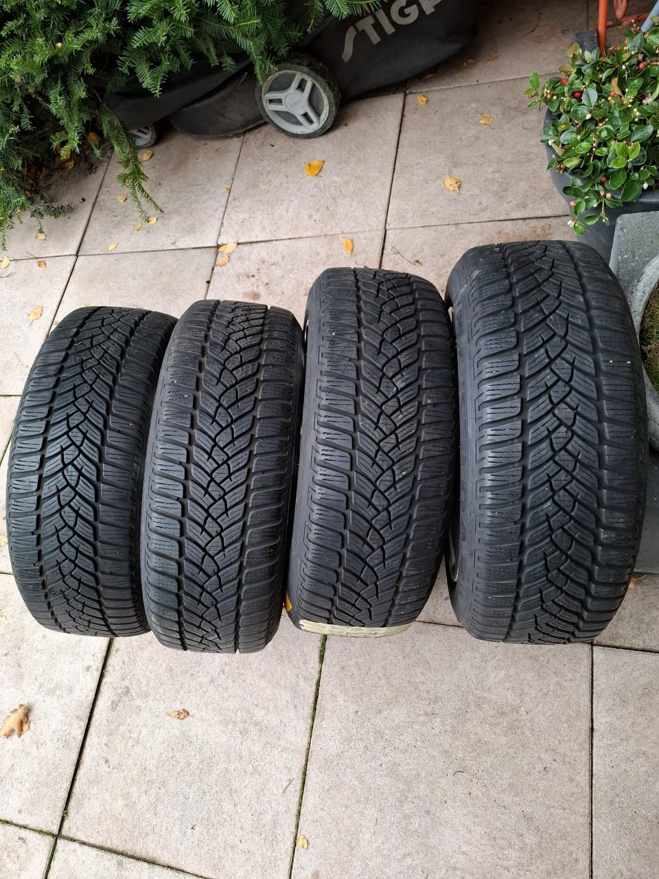 Autobanden met velg