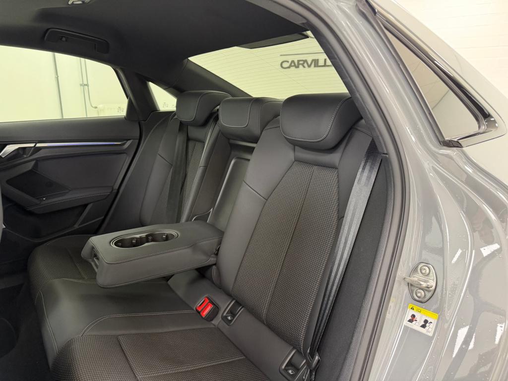Audi A3 limousine 35 tfsi s line | panoramadak | trekhaak | mocha latte | b